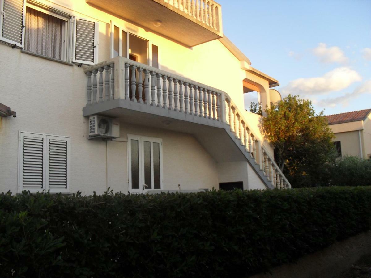Apartment Zdenka Povljana Exterior photo